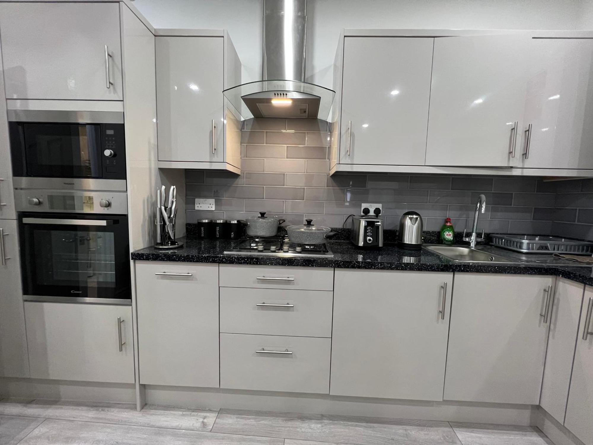 F4 Luxury Stays One Bed Apartment With Parking إيلفورد المظهر الخارجي الصورة