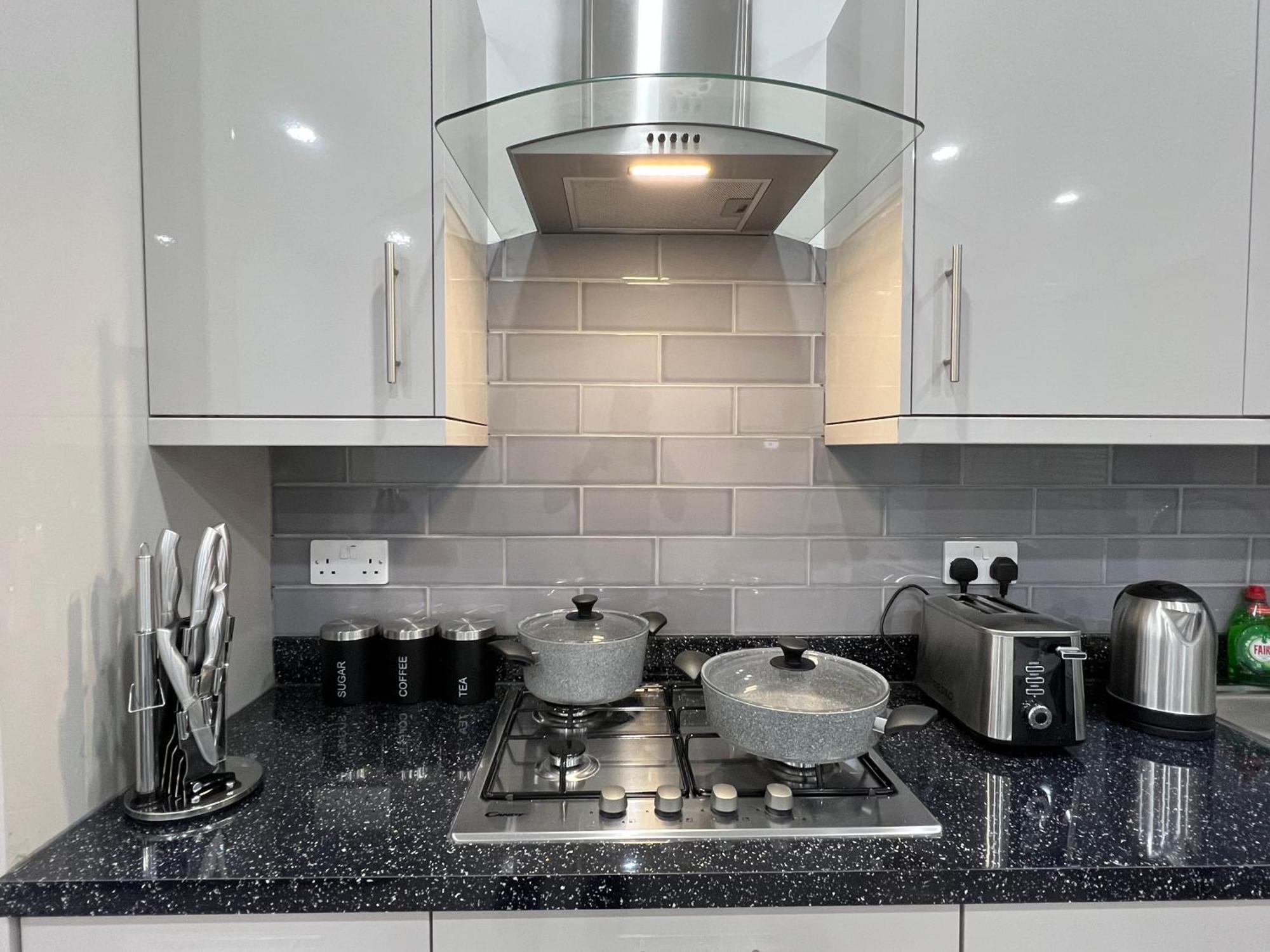 F4 Luxury Stays One Bed Apartment With Parking إيلفورد المظهر الخارجي الصورة