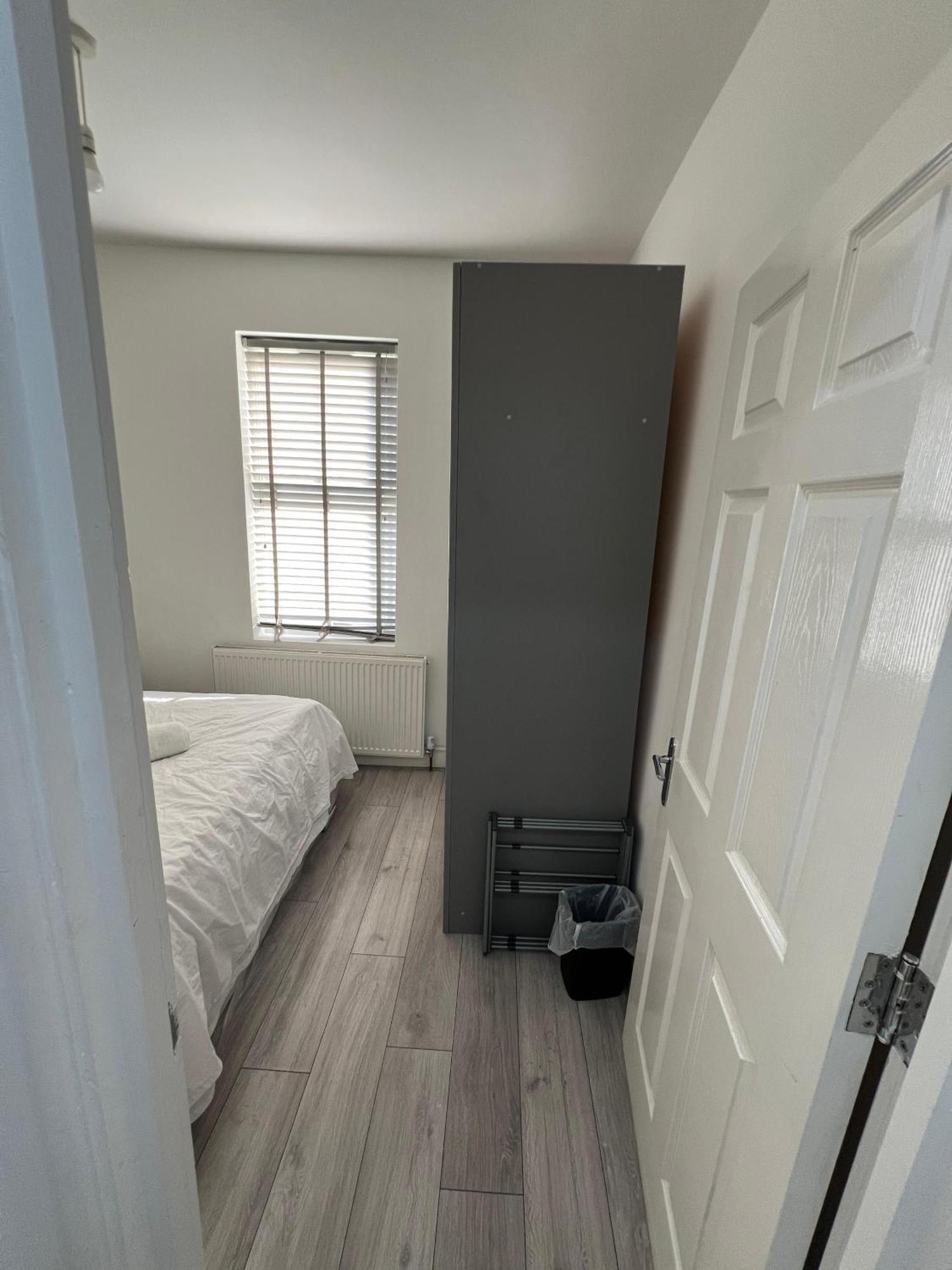 F4 Luxury Stays One Bed Apartment With Parking إيلفورد المظهر الخارجي الصورة